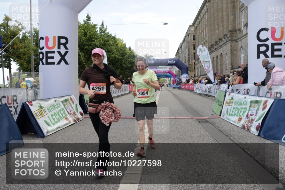 06.09.2026 - CURREX Alsterlauf Yannick Fuchs http://msf.ph/oto/10227598 06.09.2026 10:27:55 Ziel 3054, 4095, 4214, 4351 meine-sportfotos.de