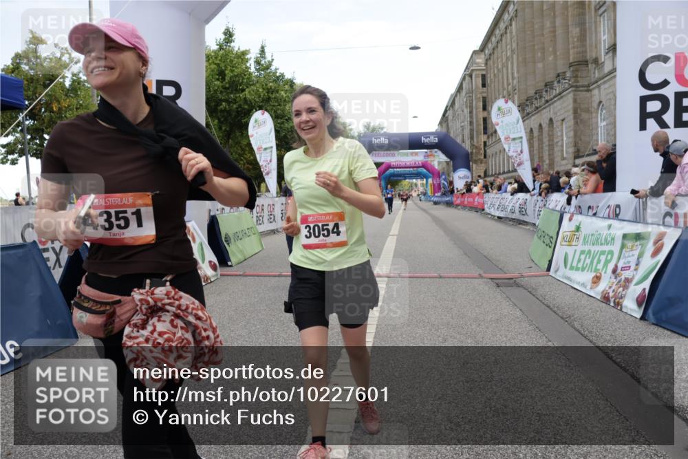 06.09.2026 - CURREX Alsterlauf Yannick Fuchs http://msf.ph/oto/10227601 06.09.2026 10:27:55 Ziel 3054, 4095, 4214, 4351 meine-sportfotos.de