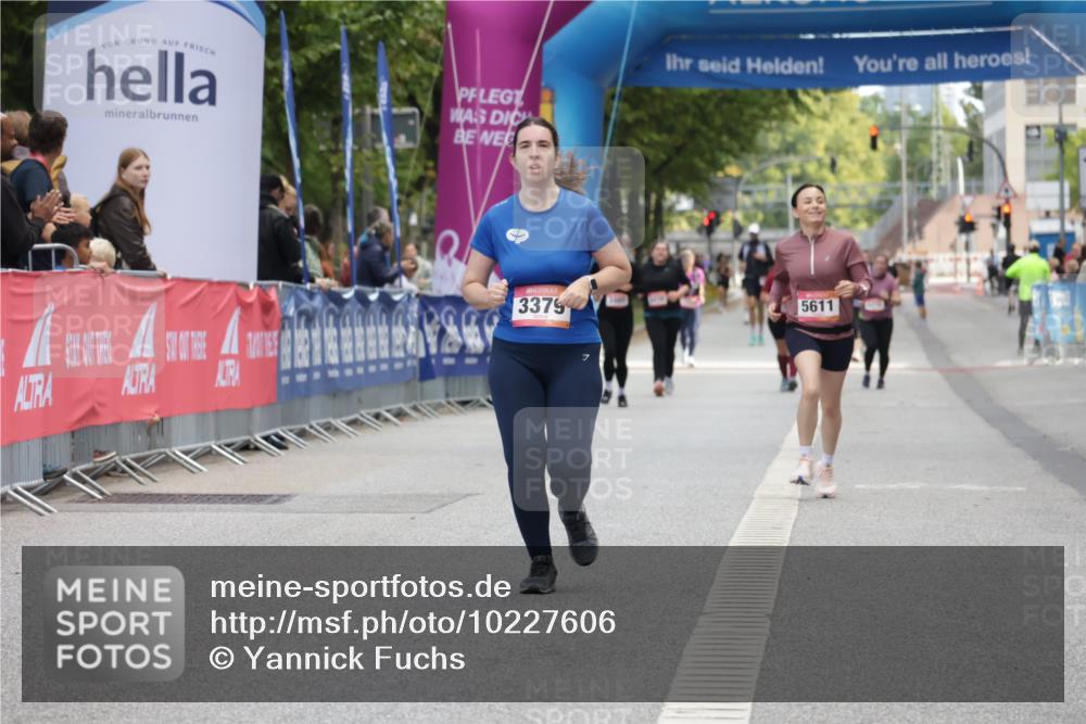 06.09.2026 - CURREX Alsterlauf Yannick Fuchs http://msf.ph/oto/10227606 06.09.2026 10:27:58 Ziel 3054, 4214, 4351 meine-sportfotos.de