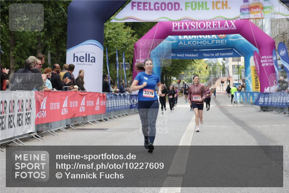 06.09.2026 - CURREX Alsterlauf Yannick Fuchs http://msf.ph/oto/10227609 06.09.2026 10:27:59 Ziel 3054, 3379, 4214, 4351 meine-sportfotos.de