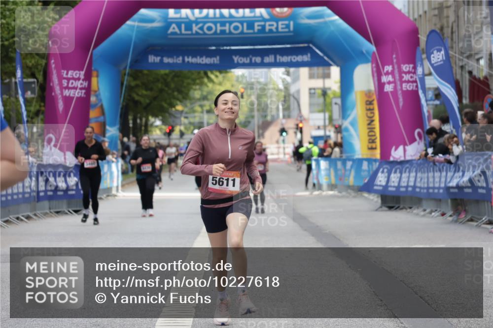 06.09.2026 - CURREX Alsterlauf Yannick Fuchs http://msf.ph/oto/10227618 06.09.2026 10:28:03 Ziel 3379, 5611 meine-sportfotos.de