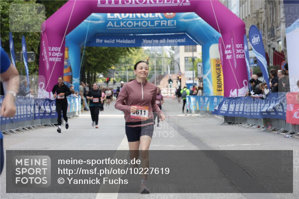 06.09.2026 - CURREX Alsterlauf Yannick Fuchs http://msf.ph/oto/10227619 06.09.2026 10:28:03 Ziel 3379, 5611 meine-sportfotos.de