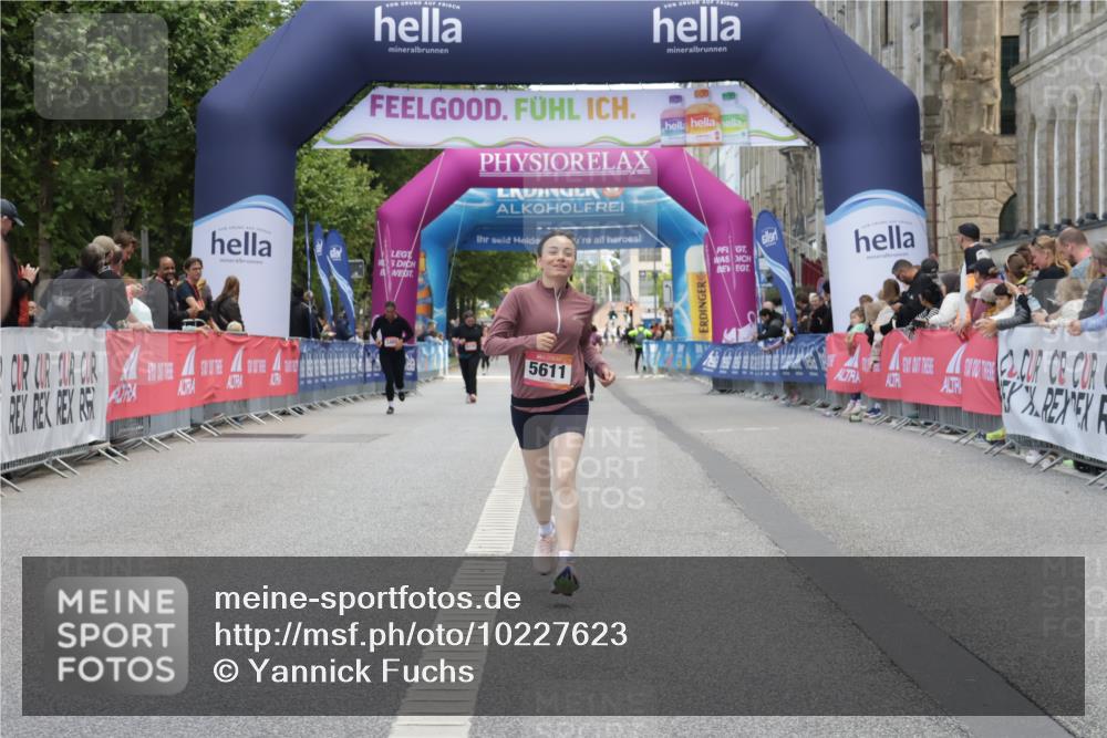 06.09.2026 - CURREX Alsterlauf Yannick Fuchs http://msf.ph/oto/10227623 06.09.2026 10:28:06 Ziel 3379, 5611 meine-sportfotos.de