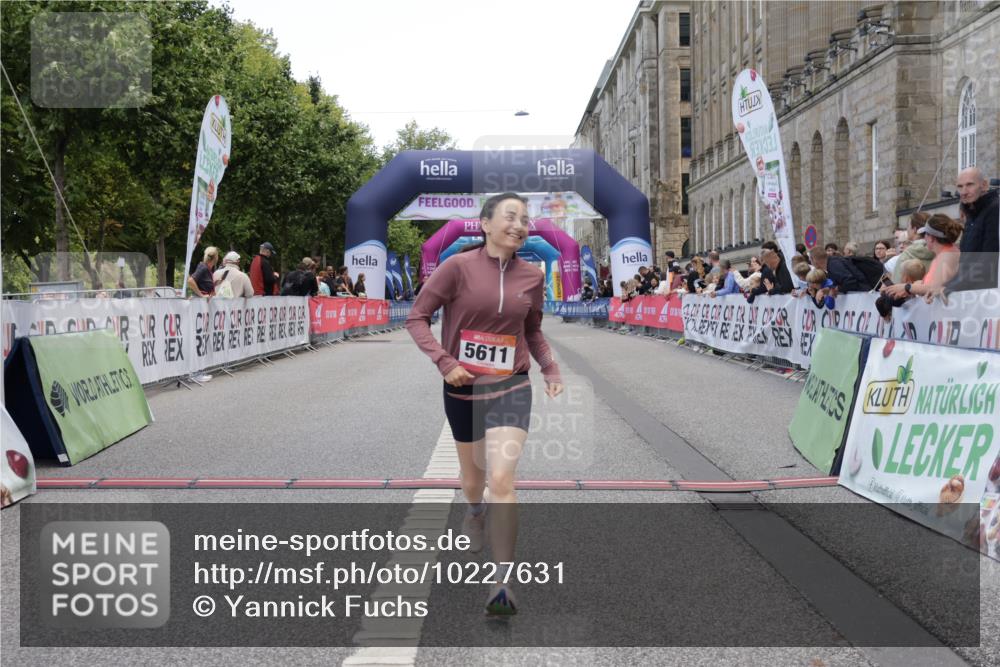 06.09.2026 - CURREX Alsterlauf Yannick Fuchs http://msf.ph/oto/10227631 06.09.2026 10:28:09 Ziel 3379, 5611 meine-sportfotos.de