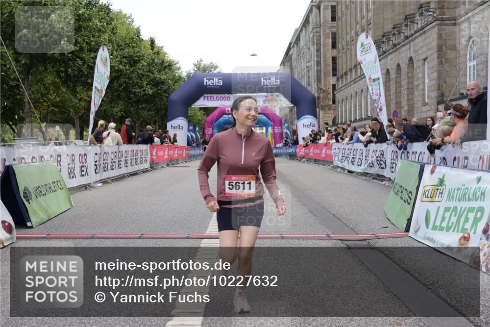 06.09.2026 - CURREX Alsterlauf Yannick Fuchs http://msf.ph/oto/10227632 06.09.2026 10:28:09 Ziel 3379, 5611 meine-sportfotos.de