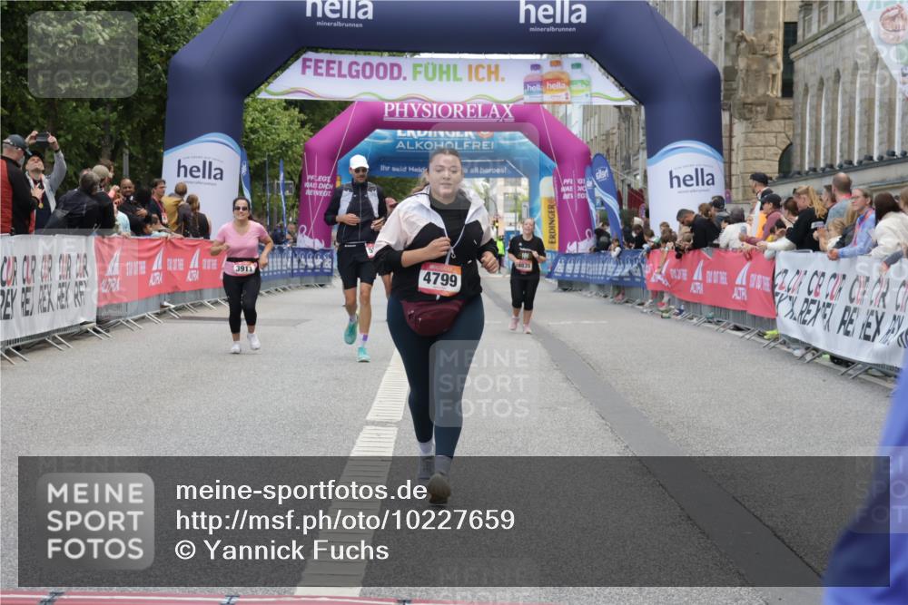 06.09.2026 - CURREX Alsterlauf Yannick Fuchs http://msf.ph/oto/10227659 06.09.2026 10:28:38 Ziel 4766, 4799, 5592 meine-sportfotos.de