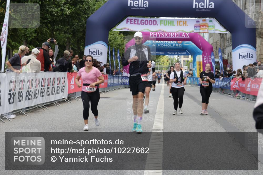 06.09.2026 - CURREX Alsterlauf Yannick Fuchs http://msf.ph/oto/10227662 06.09.2026 10:28:42 Ziel 2852, 2853, 3911, 4766, 4799, 5592, 5880 meine-sportfotos.de