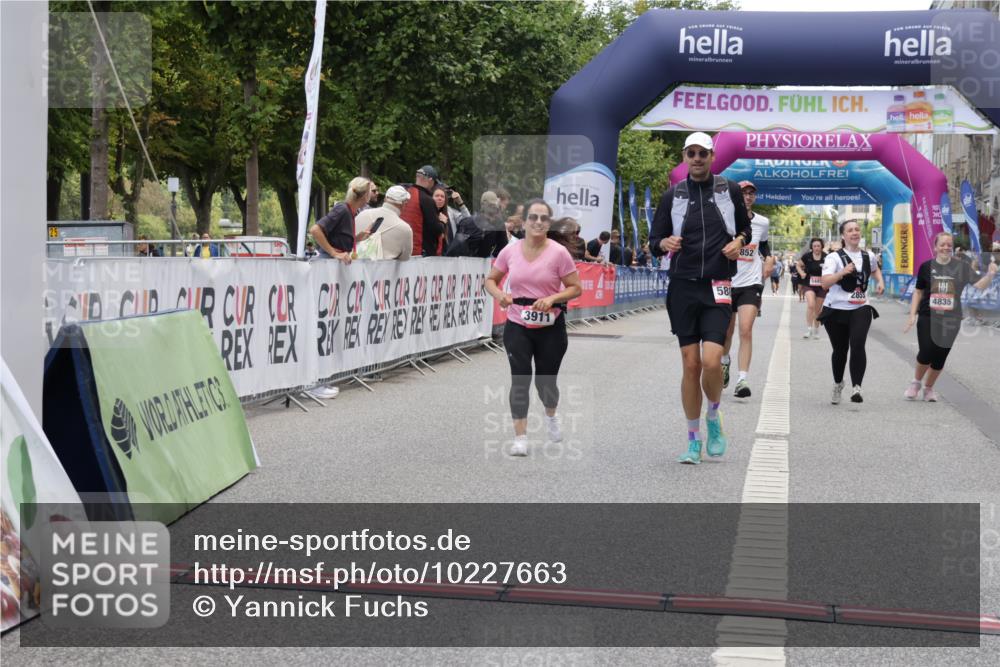 06.09.2026 - CURREX Alsterlauf Yannick Fuchs http://msf.ph/oto/10227663 06.09.2026 10:28:43 Ziel 2852, 2853, 3911, 4766, 4799, 4835, 5880 meine-sportfotos.de