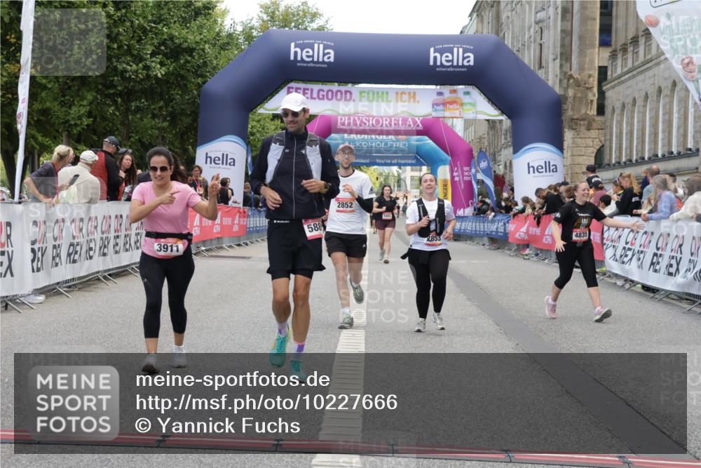 06.09.2026 - CURREX Alsterlauf Yannick Fuchs http://msf.ph/oto/10227666 06.09.2026 10:28:44 Ziel 2852, 2853, 3911, 4766, 4799, 4835, 5880 meine-sportfotos.de