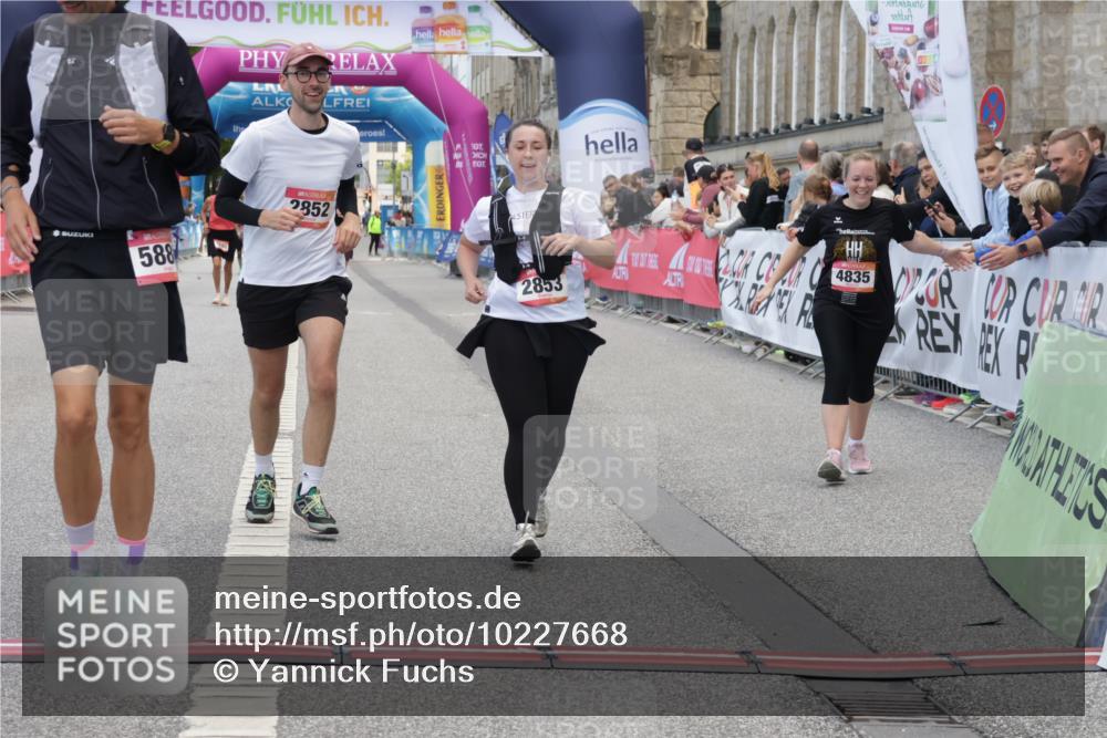 06.09.2026 - CURREX Alsterlauf Yannick Fuchs http://msf.ph/oto/10227668 06.09.2026 10:28:46 Ziel 2852, 2853, 3911, 4799, 4835, 5158, 5880 meine-sportfotos.de
