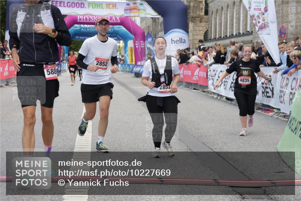 06.09.2026 - CURREX Alsterlauf Yannick Fuchs http://msf.ph/oto/10227669 06.09.2026 10:28:46 Ziel 2852, 2853, 3911, 4799, 4835, 5158, 5880 meine-sportfotos.de