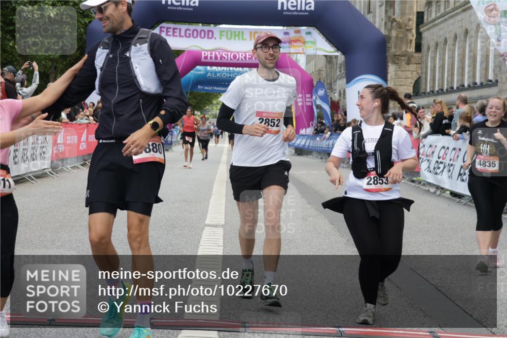 06.09.2026 - CURREX Alsterlauf Yannick Fuchs http://msf.ph/oto/10227670 06.09.2026 10:28:46 Ziel 2852, 2853, 3911, 4799, 4835, 5158, 5880 meine-sportfotos.de