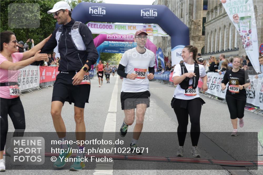 06.09.2026 - CURREX Alsterlauf Yannick Fuchs http://msf.ph/oto/10227671 06.09.2026 10:28:47 Ziel 2852, 2853, 3911, 4799, 4835, 5158, 5880 meine-sportfotos.de