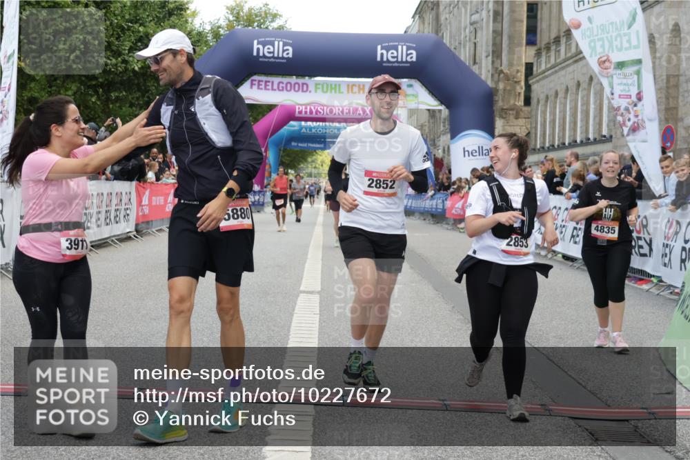 06.09.2026 - CURREX Alsterlauf Yannick Fuchs http://msf.ph/oto/10227672 06.09.2026 10:28:47 Ziel 2852, 2853, 3911, 4799, 4835, 5158, 5880 meine-sportfotos.de