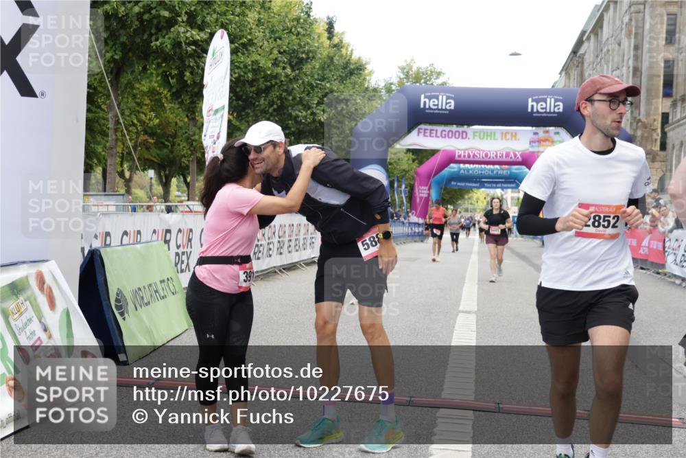 06.09.2026 - CURREX Alsterlauf Yannick Fuchs http://msf.ph/oto/10227675 06.09.2026 10:28:48 Ziel 2852, 2853, 3911, 4835, 5158, 5880 meine-sportfotos.de