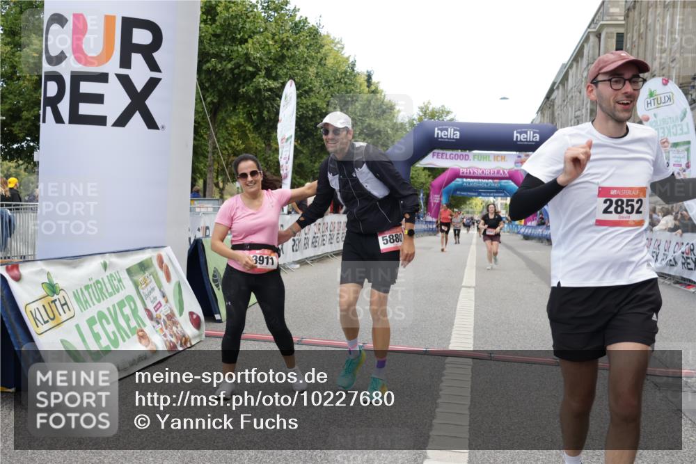 06.09.2026 - CURREX Alsterlauf Yannick Fuchs http://msf.ph/oto/10227680 06.09.2026 10:28:49 Ziel 2852, 2853, 3911, 4835, 5158, 5880 meine-sportfotos.de
