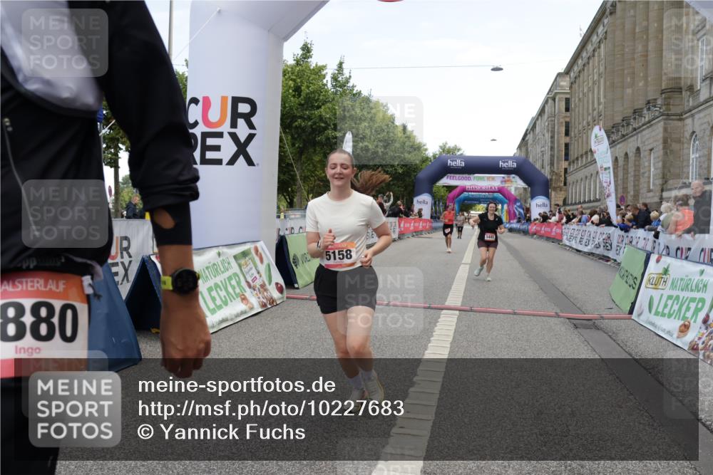 06.09.2026 - CURREX Alsterlauf Yannick Fuchs http://msf.ph/oto/10227683 06.09.2026 10:28:53 Ziel 2852, 2853, 3911, 4835, 5158, 5295, 5445, 5880 meine-sportfotos.de