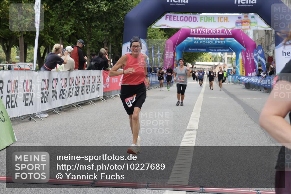 06.09.2026 - CURREX Alsterlauf Yannick Fuchs http://msf.ph/oto/10227689 06.09.2026 10:28:56 Ziel 5158, 5295, 5445 meine-sportfotos.de