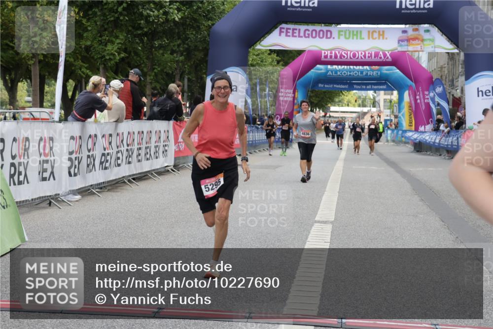 06.09.2026 - CURREX Alsterlauf Yannick Fuchs http://msf.ph/oto/10227690 06.09.2026 10:28:56 Ziel 5158, 5295, 5445 meine-sportfotos.de