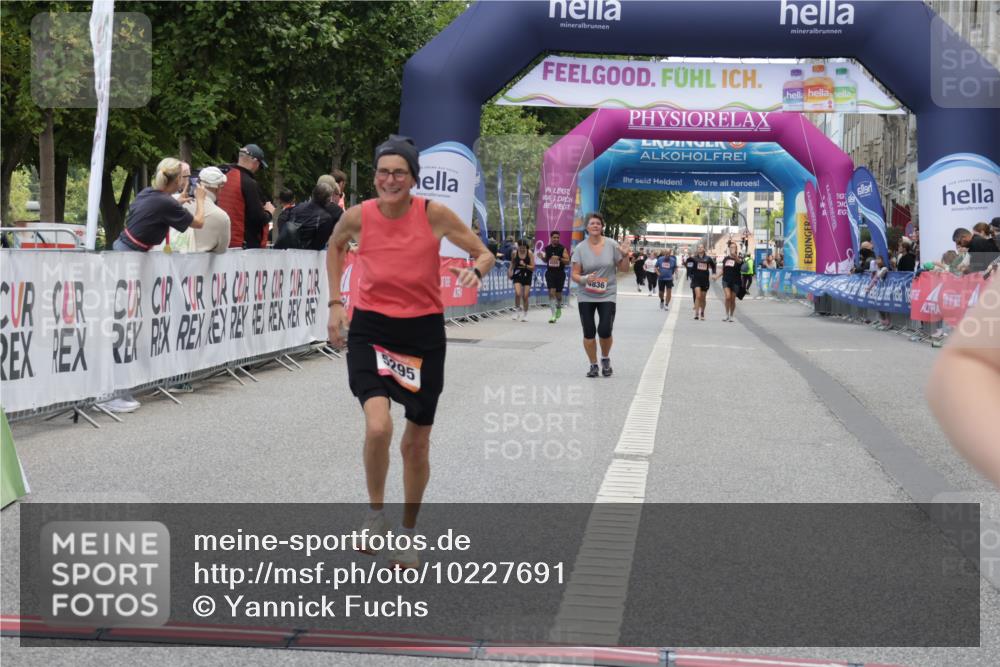 06.09.2026 - CURREX Alsterlauf Yannick Fuchs http://msf.ph/oto/10227691 06.09.2026 10:28:57 Ziel 5158, 5295, 5445 meine-sportfotos.de