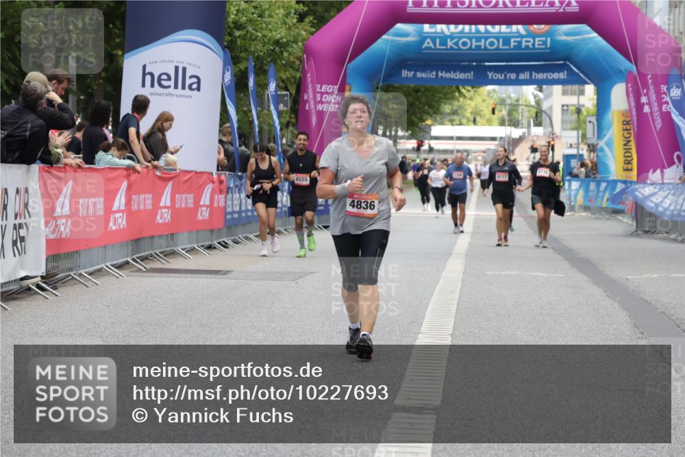 06.09.2026 - CURREX Alsterlauf Yannick Fuchs http://msf.ph/oto/10227693 06.09.2026 10:28:59 Ziel 4836, 5295, 5445 meine-sportfotos.de