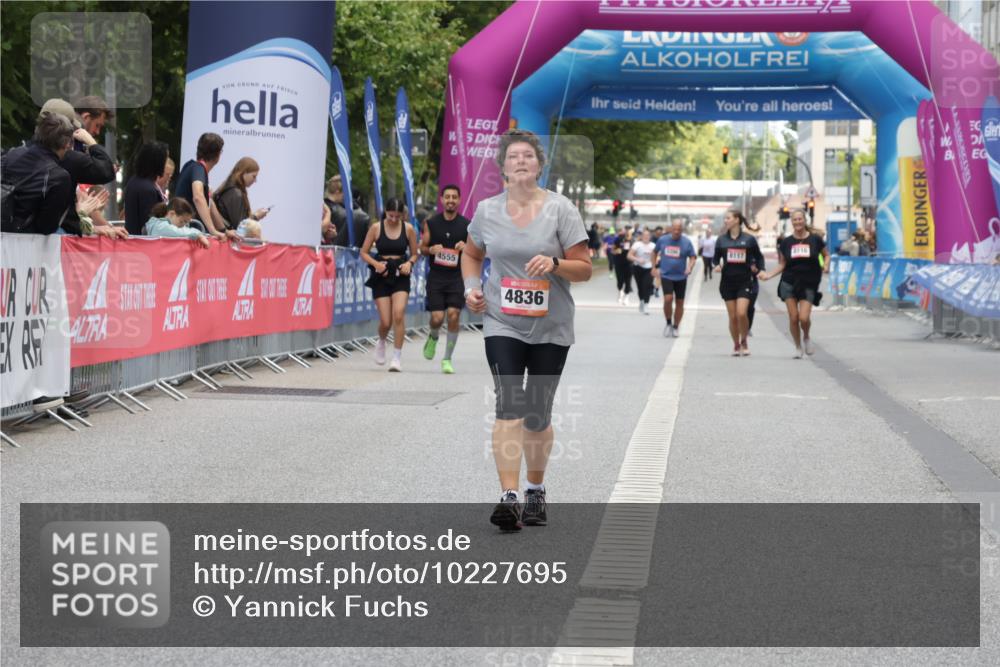 06.09.2026 - CURREX Alsterlauf Yannick Fuchs http://msf.ph/oto/10227695 06.09.2026 10:28:59 Ziel 4836, 5295, 5445 meine-sportfotos.de