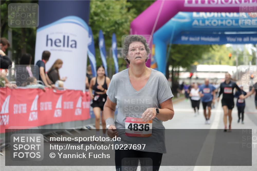 06.09.2026 - CURREX Alsterlauf Yannick Fuchs http://msf.ph/oto/10227697 06.09.2026 10:29:02 Ziel 4836, 5295, 5445 meine-sportfotos.de