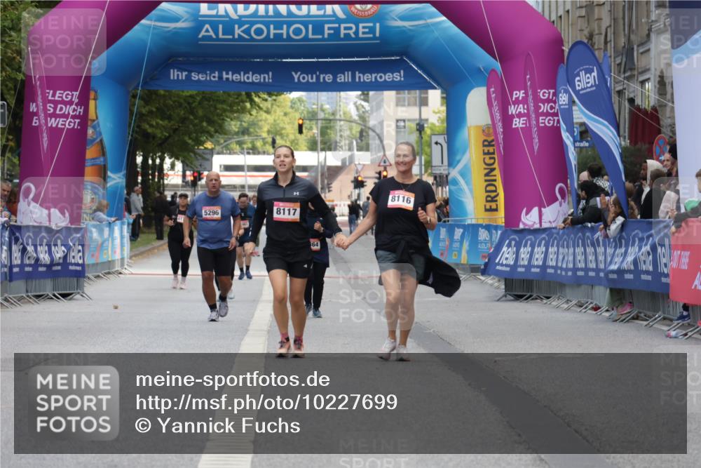 06.09.2026 - CURREX Alsterlauf Yannick Fuchs http://msf.ph/oto/10227699 06.09.2026 10:29:07 Ziel 4554, 4555, 4836 meine-sportfotos.de