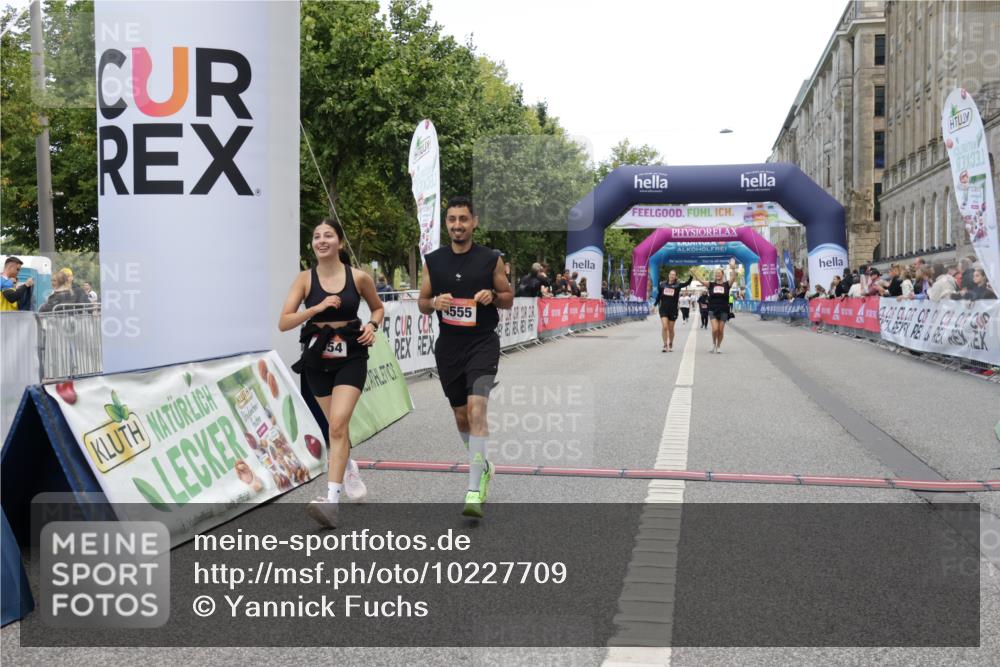 06.09.2026 - CURREX Alsterlauf Yannick Fuchs http://msf.ph/oto/10227709 06.09.2026 10:29:12 Ziel 4554, 4555 meine-sportfotos.de