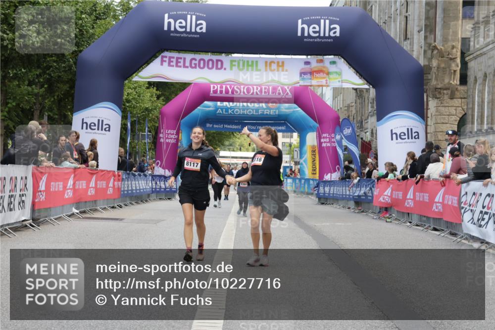 06.09.2026 - CURREX Alsterlauf Yannick Fuchs http://msf.ph/oto/10227716 06.09.2026 10:29:14 Ziel 4554, 4555, 8116, 8117 meine-sportfotos.de