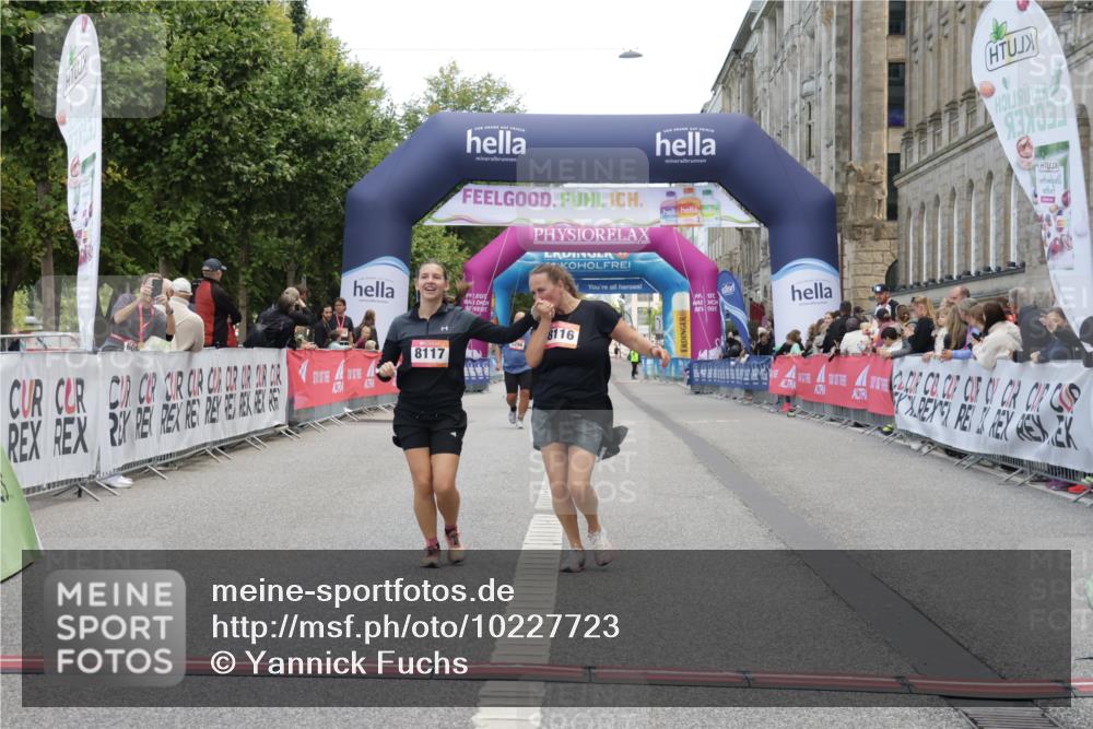 06.09.2026 - CURREX Alsterlauf Yannick Fuchs http://msf.ph/oto/10227723 06.09.2026 10:29:17 Ziel 4554, 4555, 8116, 8117 meine-sportfotos.de