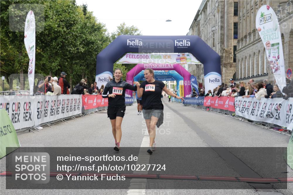 06.09.2026 - CURREX Alsterlauf Yannick Fuchs http://msf.ph/oto/10227724 06.09.2026 10:29:17 Ziel 4554, 4555, 8116, 8117 meine-sportfotos.de