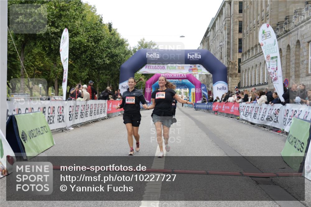 06.09.2026 - CURREX Alsterlauf Yannick Fuchs http://msf.ph/oto/10227727 06.09.2026 10:29:18 Ziel 4554, 4555, 8116, 8117 meine-sportfotos.de
