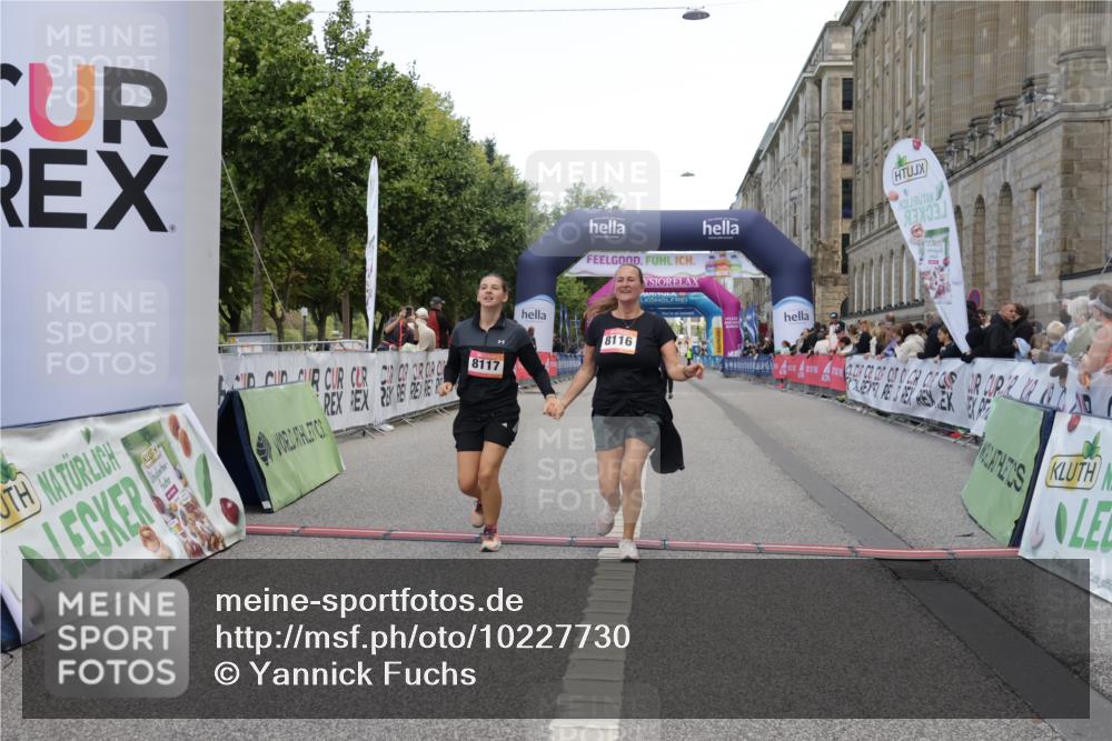 06.09.2026 - CURREX Alsterlauf Yannick Fuchs http://msf.ph/oto/10227730 06.09.2026 10:29:19 Ziel 8116, 8117 meine-sportfotos.de