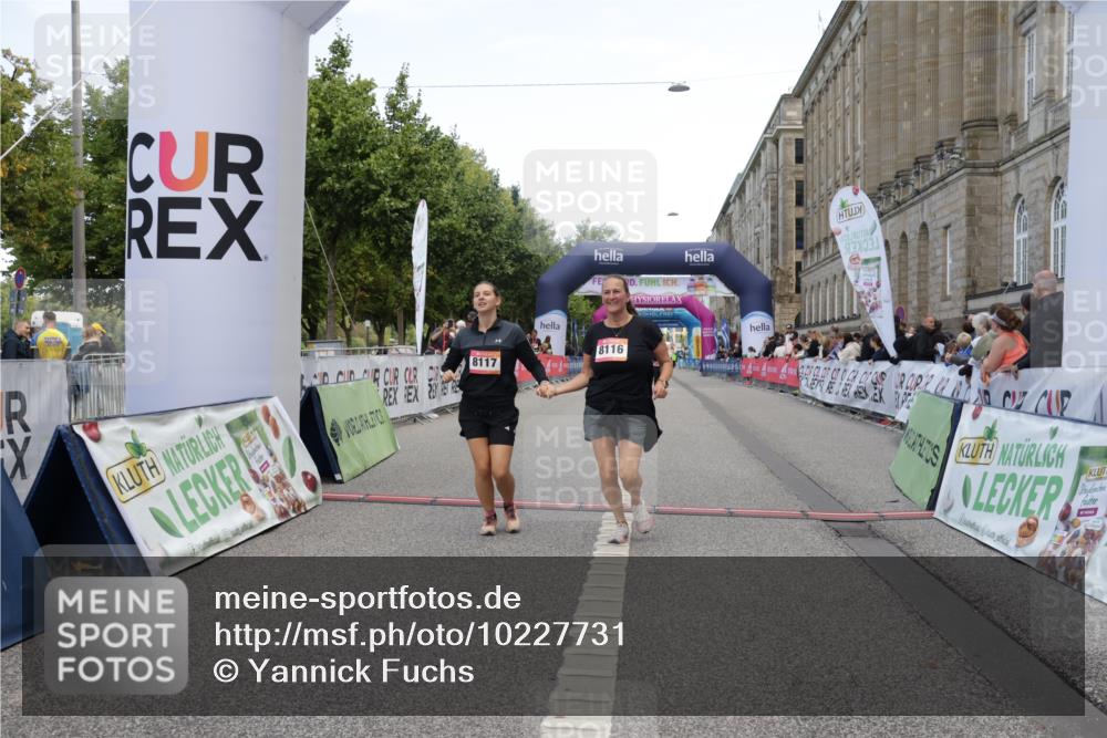 06.09.2026 - CURREX Alsterlauf Yannick Fuchs http://msf.ph/oto/10227731 06.09.2026 10:29:19 Ziel 8116, 8117 meine-sportfotos.de