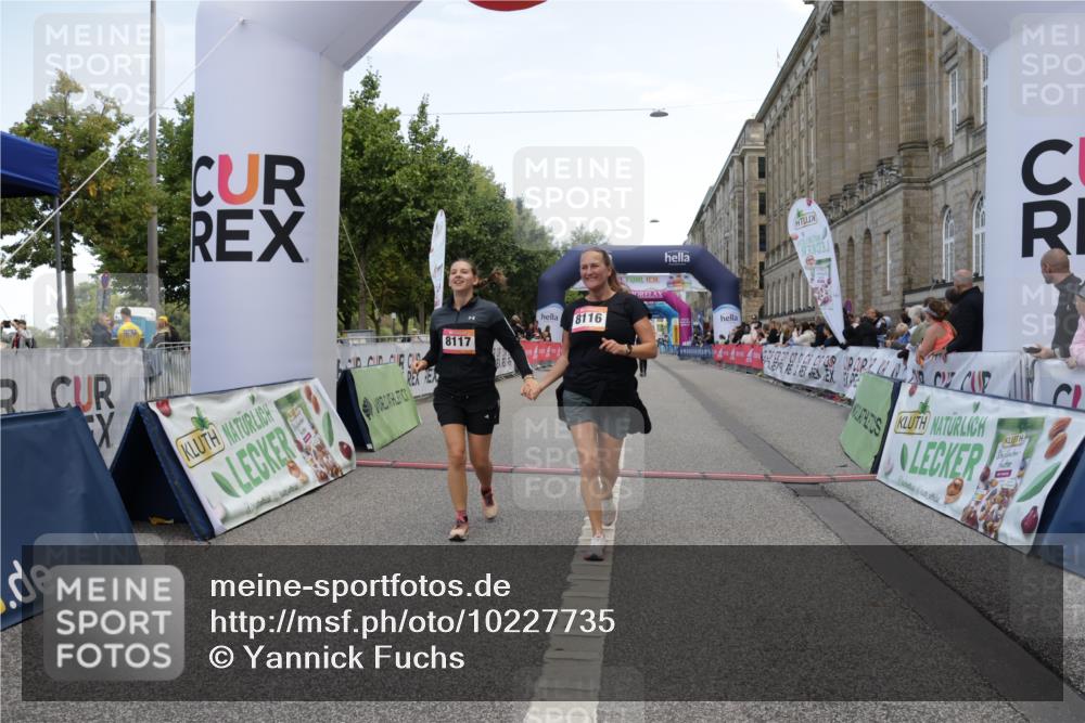06.09.2026 - CURREX Alsterlauf Yannick Fuchs http://msf.ph/oto/10227735 06.09.2026 10:29:20 Ziel 8116, 8117 meine-sportfotos.de