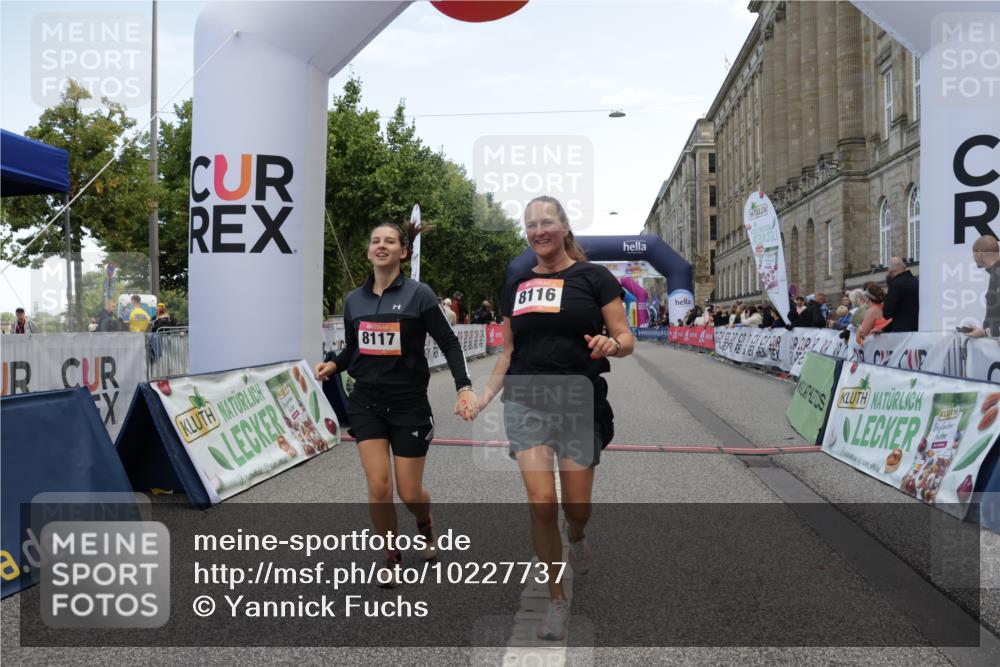 06.09.2026 - CURREX Alsterlauf Yannick Fuchs http://msf.ph/oto/10227737 06.09.2026 10:29:21 Ziel 8116, 8117 meine-sportfotos.de