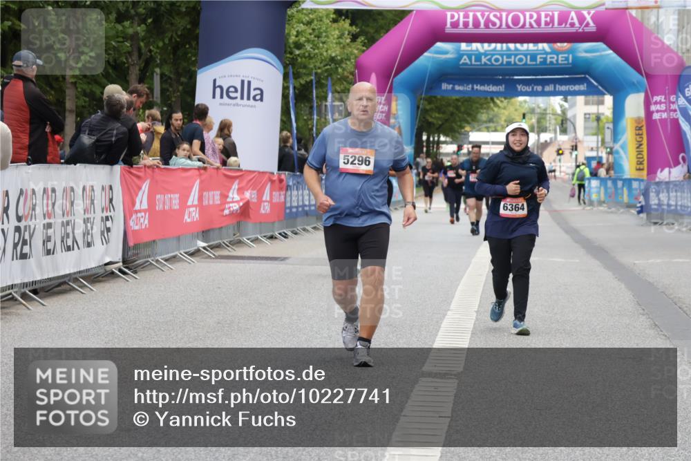 06.09.2026 - CURREX Alsterlauf Yannick Fuchs http://msf.ph/oto/10227741 06.09.2026 10:29:24 Ziel 5296, 6364, 8116, 8117 meine-sportfotos.de
