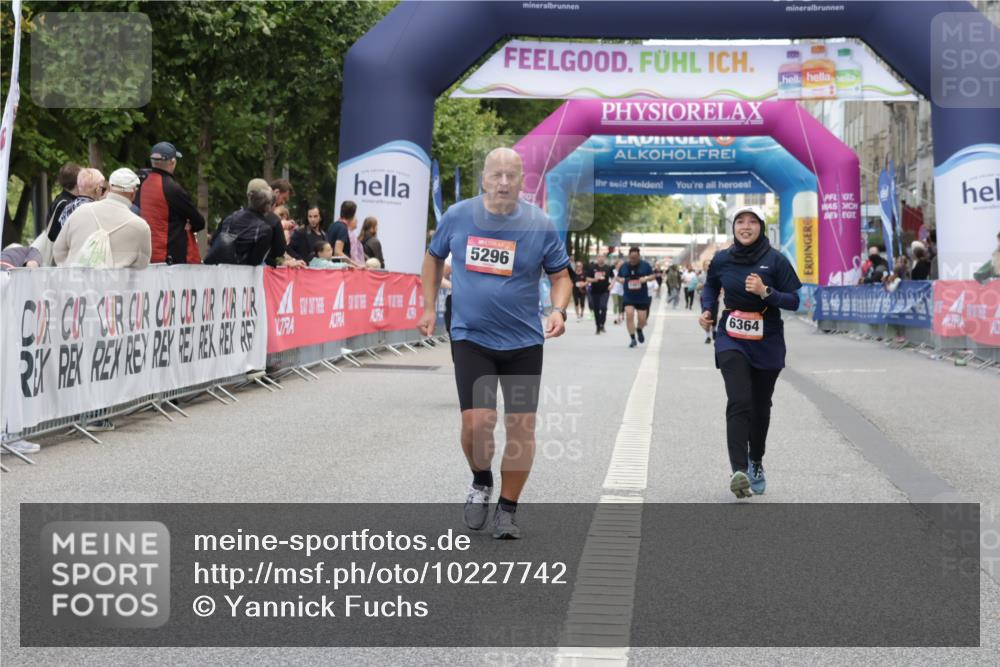 06.09.2026 - CURREX Alsterlauf Yannick Fuchs http://msf.ph/oto/10227742 06.09.2026 10:29:26 Ziel 5296, 6364, 8116, 8117 meine-sportfotos.de