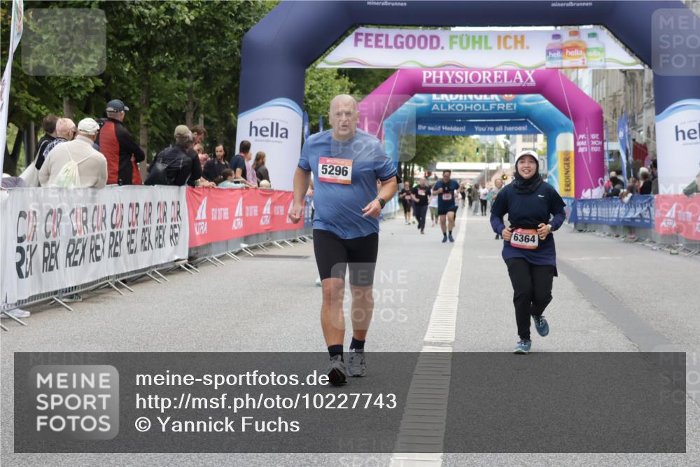 06.09.2026 - CURREX Alsterlauf Yannick Fuchs http://msf.ph/oto/10227743 06.09.2026 10:29:26 Ziel 5296, 6364, 8116, 8117 meine-sportfotos.de