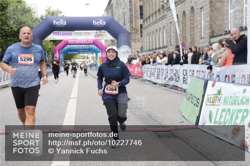 06.09.2026 - CURREX Alsterlauf Yannick Fuchs http://msf.ph/oto/10227746 06.09.2026 10:29:29 Ziel 5296, 6249, 6364 meine-sportfotos.de