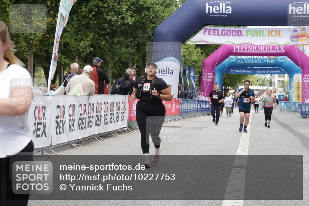 06.09.2026 - CURREX Alsterlauf Yannick Fuchs http://msf.ph/oto/10227753 06.09.2026 10:29:34 Ziel 4417, 5296, 6249, 6364 meine-sportfotos.de