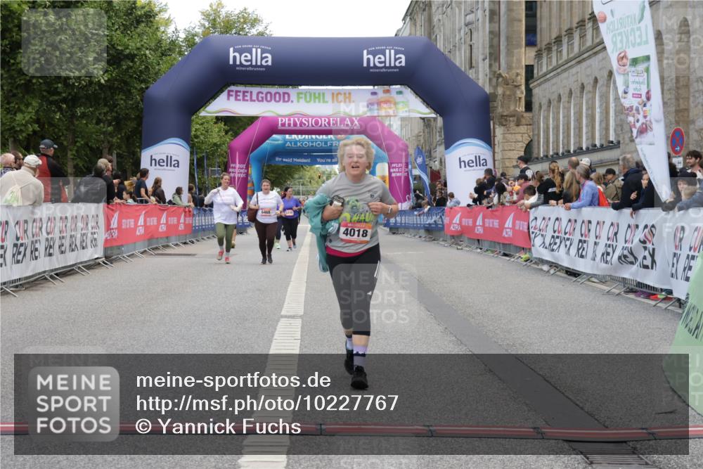 06.09.2026 - CURREX Alsterlauf Yannick Fuchs http://msf.ph/oto/10227767 06.09.2026 10:29:47 Ziel 2461, 2926, 4018 meine-sportfotos.de