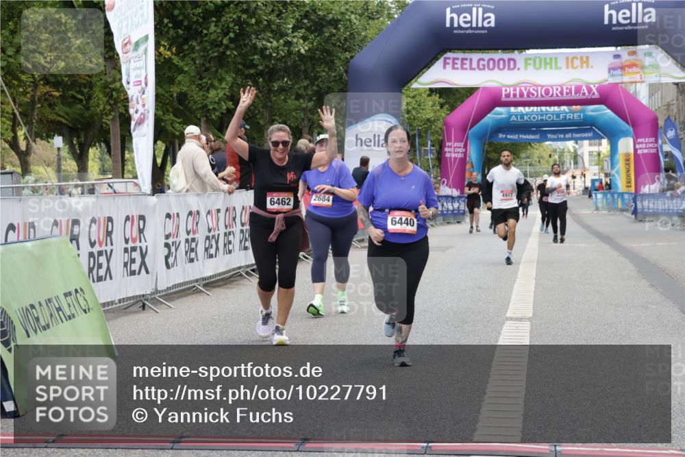 06.09.2026 - CURREX Alsterlauf Yannick Fuchs http://msf.ph/oto/10227791 06.09.2026 10:29:57 Ziel 2684, 6440, 6462, 6468 meine-sportfotos.de