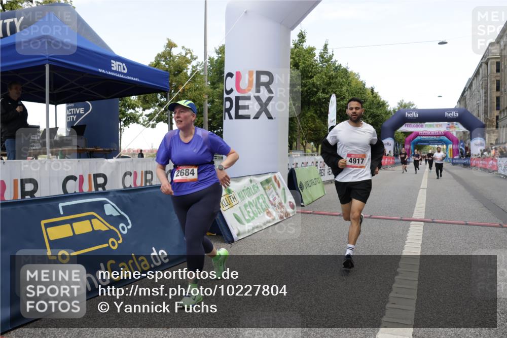 06.09.2026 - CURREX Alsterlauf Yannick Fuchs http://msf.ph/oto/10227804 06.09.2026 10:30:03 Ziel 2684, 4917, 6440, 6462 meine-sportfotos.de