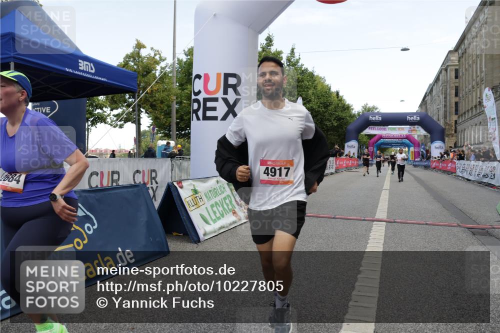 06.09.2026 - CURREX Alsterlauf Yannick Fuchs http://msf.ph/oto/10227805 06.09.2026 10:30:04 Ziel 2684, 4917, 6440, 6462 meine-sportfotos.de