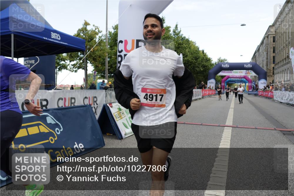 06.09.2026 - CURREX Alsterlauf Yannick Fuchs http://msf.ph/oto/10227806 06.09.2026 10:30:04 Ziel 2684, 4917, 6440, 6462 meine-sportfotos.de