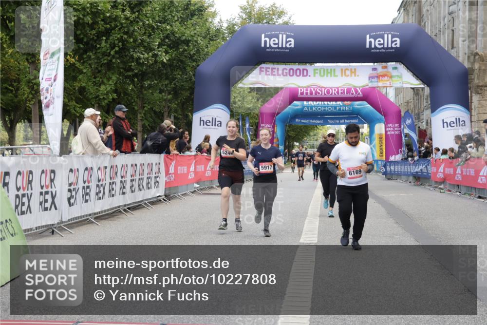 06.09.2026 - CURREX Alsterlauf Yannick Fuchs http://msf.ph/oto/10227808 06.09.2026 10:30:06 Ziel 2684, 4917, 5244, 5917, 6169, 6440, 6462 meine-sportfotos.de