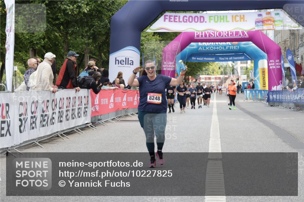 06.09.2026 - CURREX Alsterlauf Yannick Fuchs http://msf.ph/oto/10227825 06.09.2026 10:30:28 Ziel 8248 meine-sportfotos.de
