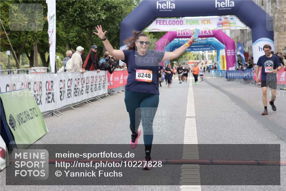 06.09.2026 - CURREX Alsterlauf Yannick Fuchs http://msf.ph/oto/10227828 06.09.2026 10:30:31 Ziel 4963, 8248 meine-sportfotos.de